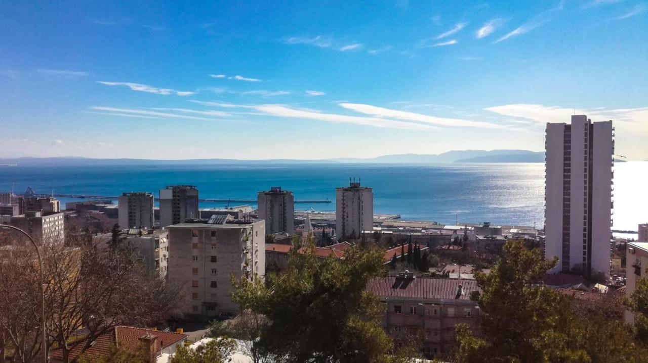 Sea And Mountain Daire Rijeka Dış mekan fotoğraf